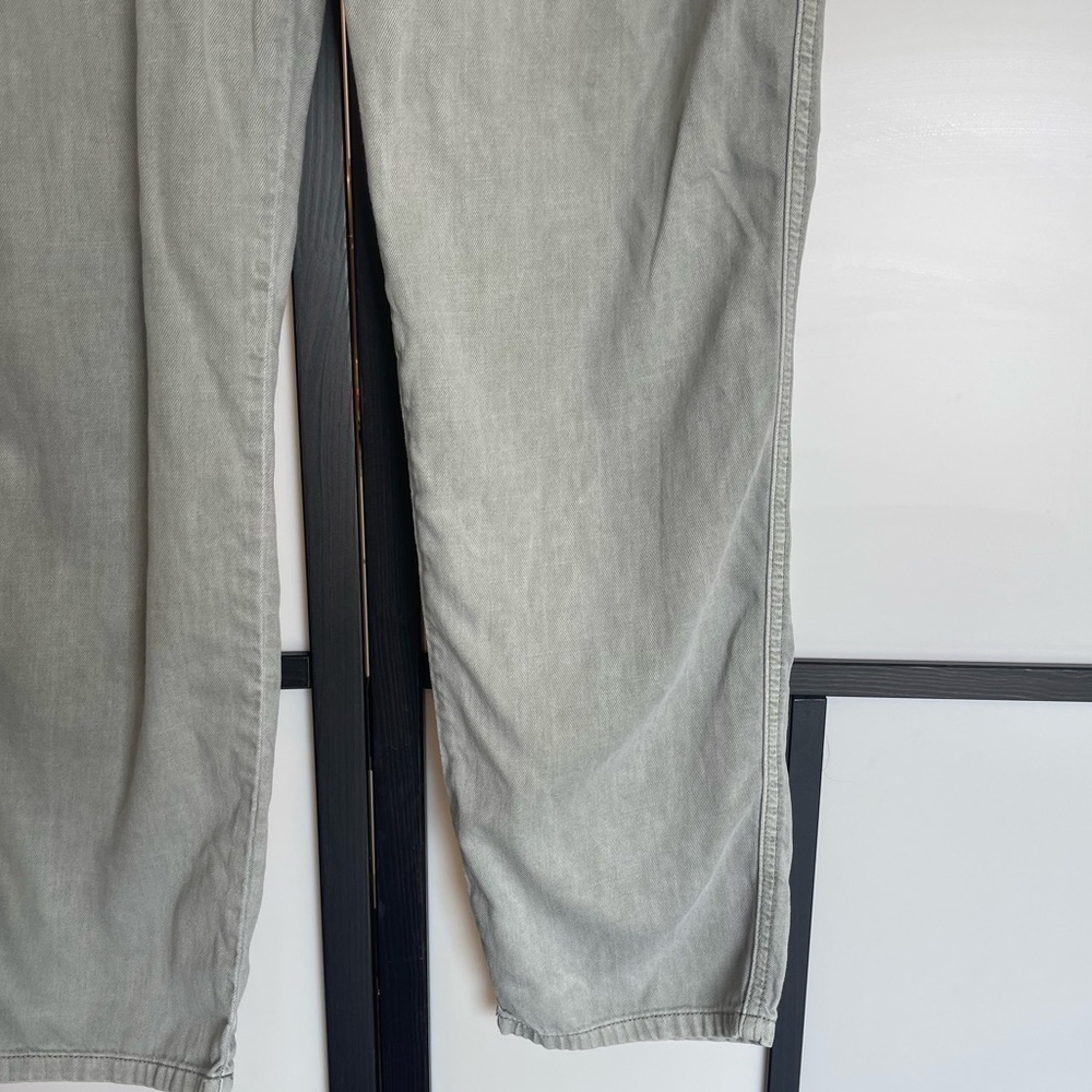 Joe's Jeans the honor high rise vintage straight utility
pants. Size 31 - Picture 13 of 16